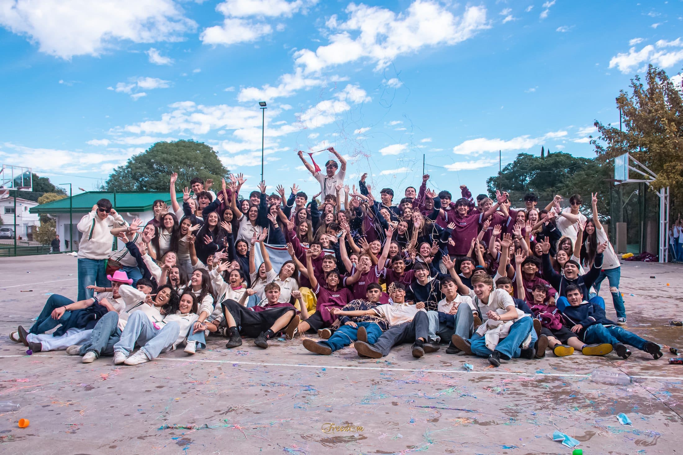 Egresados - Presentación de Camperas - foto 2